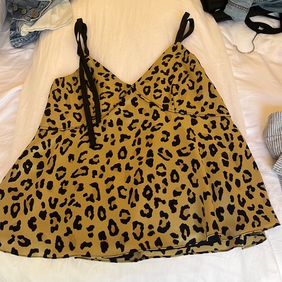 Cinq a Sept • XS Silk leopard print top - so sexy! Strappy - Picture 4 of 7